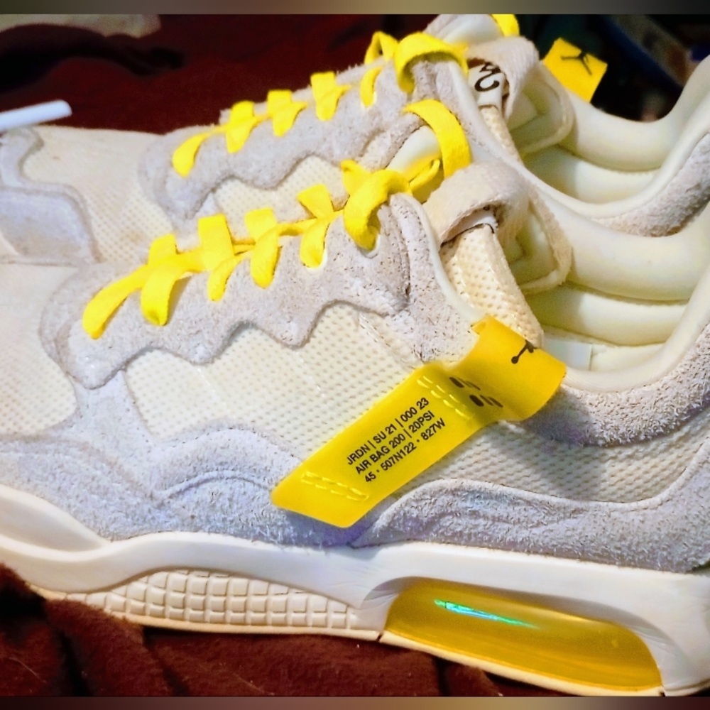 Nike MA2 Volts - Picture 2 of 13
